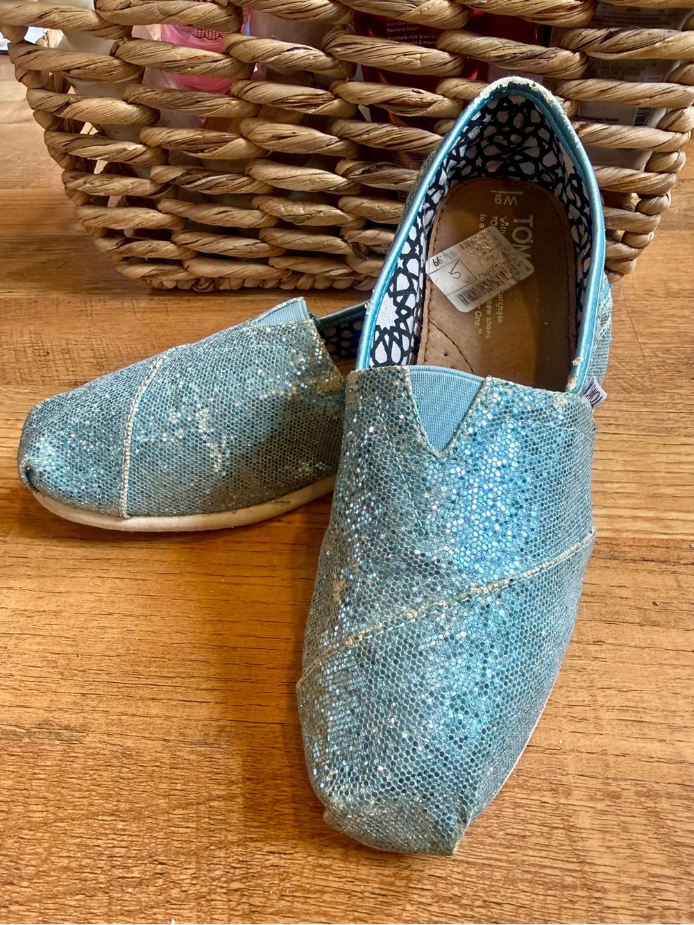 Women’s 9 turquoise/light blue glitter toms slip on shoes flats espadrilles